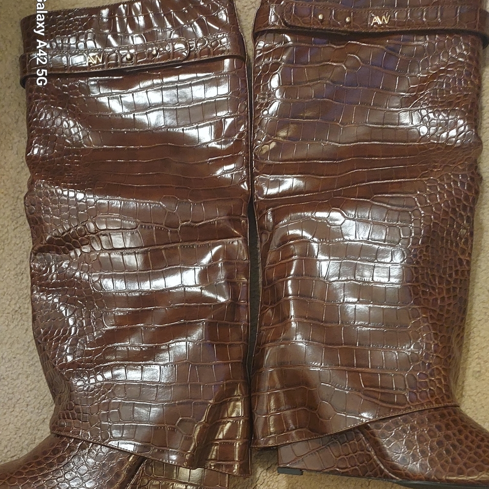 Azalea Wang Melina Brown Crocodile Embossed Knee-High Boots Size 11 NEW!